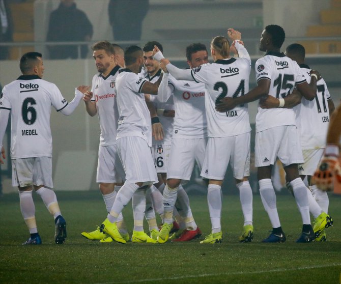 Süper Ligde ikinci devre Akhisarspor: 1 - Beşiktaş: 3