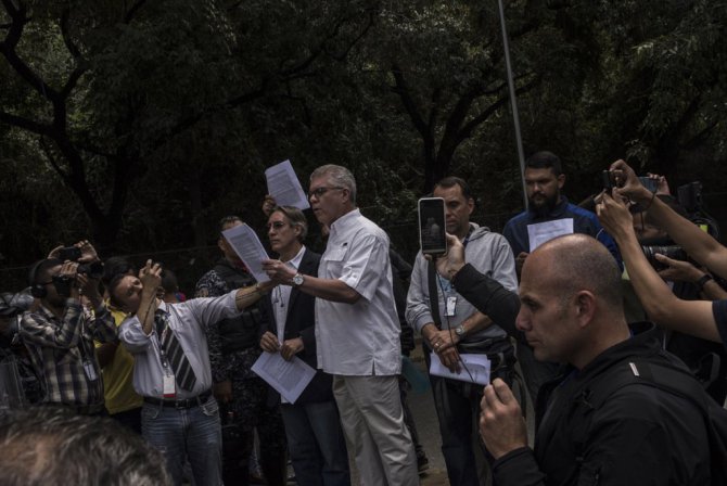 Venezuela'da gözler yeniden sokakta