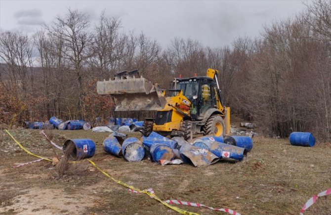 Kırklareli'nde ormanlık alana kimyasal varil atan 2 şüpheli yakalandı