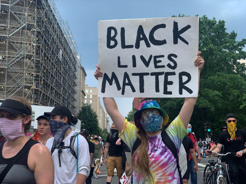 Washington DC'de binlerce kişilik Floyd protestosu