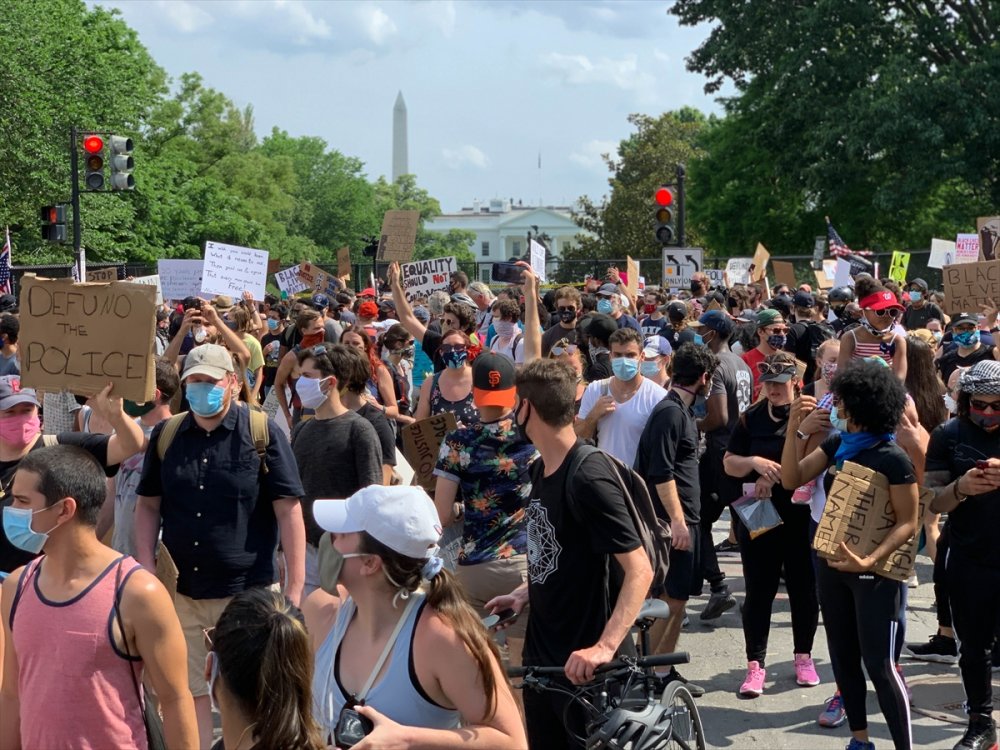 Washington DC'de binlerce kişilik Floyd protestosu