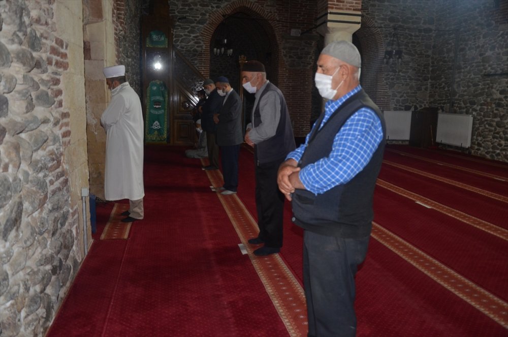 Muş'ta cemaatle ilk sabah namazı kılındı