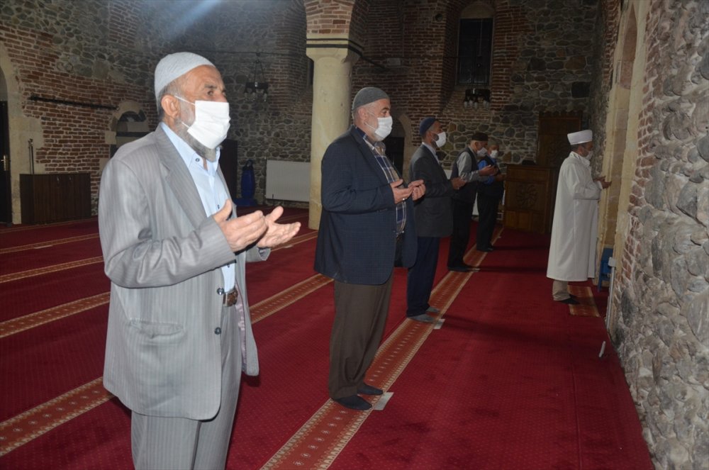 Muş'ta cemaatle ilk sabah namazı kılındı