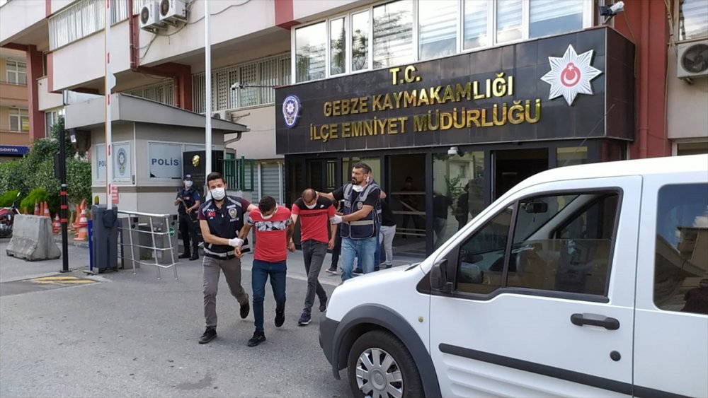 Kocaeli'de 2 kişinin parasını gasbettikleri iddiasıyla yakalanan 4 şüpheliden 2'si tutuklandı