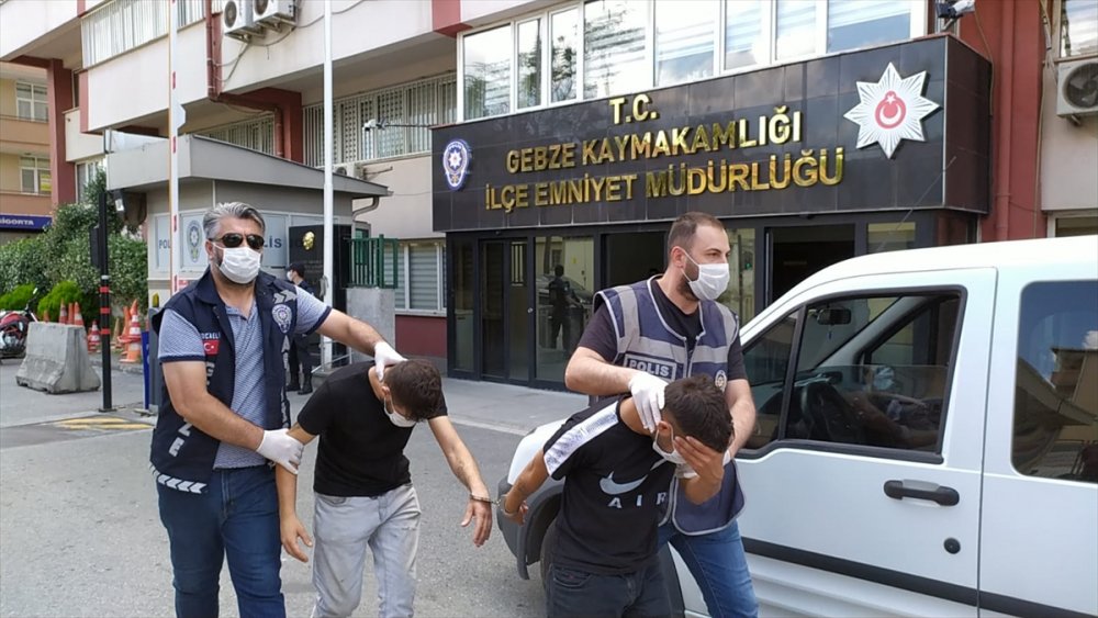Kocaeli'de 2 kişinin parasını gasbettikleri iddiasıyla yakalanan 4 şüpheliden 2'si tutuklandı