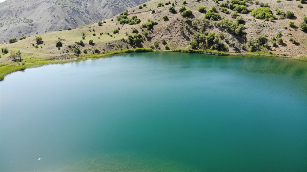 Doğa harikası Ardos Gölü, Kovid-19'dan bunalan vatandaşların uğrak yeri oldu