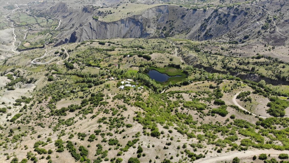 Doğa harikası Ardos Gölü, Kovid-19'dan bunalan vatandaşların uğrak yeri oldu
