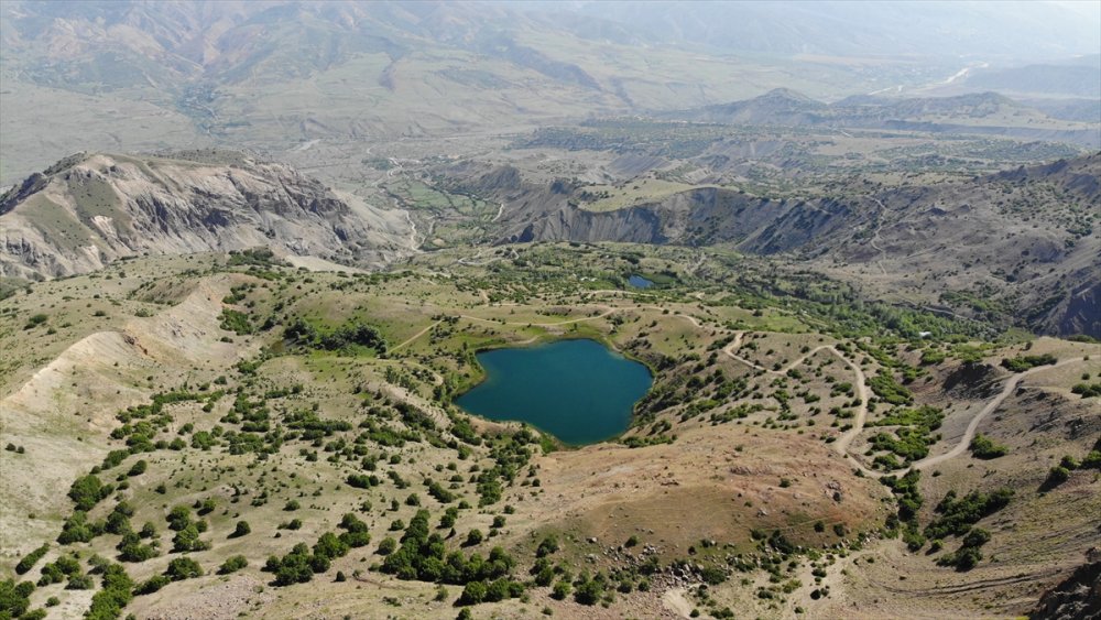 Doğa harikası Ardos Gölü, Kovid-19'dan bunalan vatandaşların uğrak yeri oldu