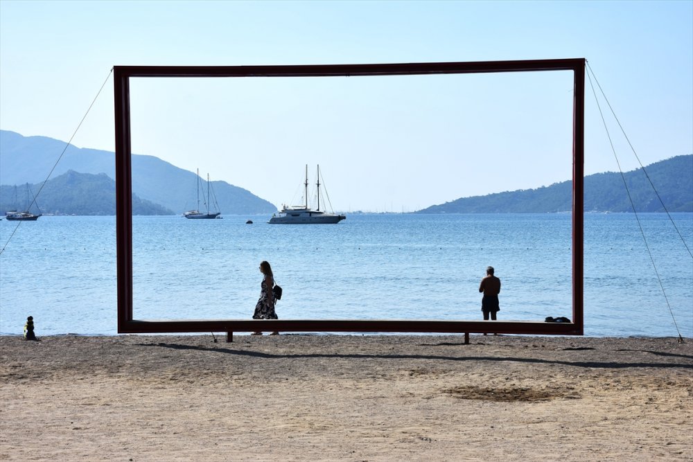 Muğla'da kısıtlanmadan muaf tutulan tatilcilerin deniz keyfi