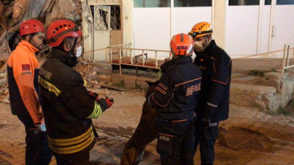 Erzurum'da kullanılmayan 5 katlı bina çöktü