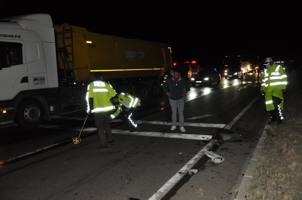 Afyonkarahisar'da zincirleme trafik kazası: 1 ölü, 2 yaralı