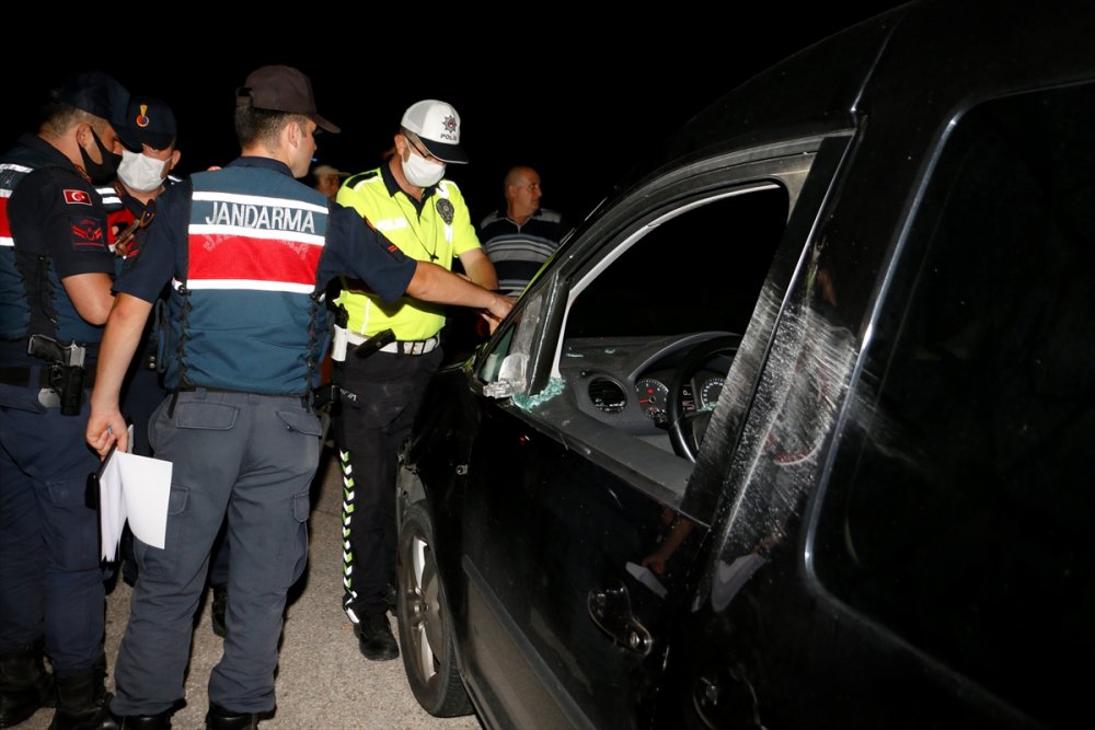 Manisa'da karşıya geçmeye çalışan kişiye hafif ticari araç çarptı