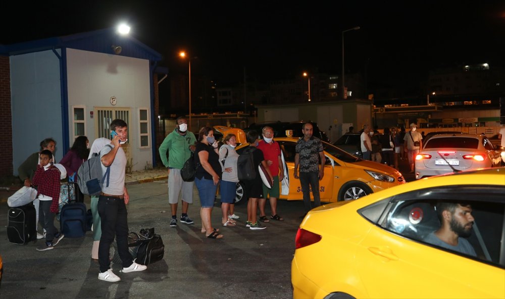 Arızalanan yolcu gemisi güvenlik güçlerince limana yanaştırıldı