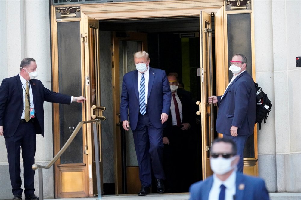 Kovid-19'a yakalanan Trump, hastaneden taburcu oldu