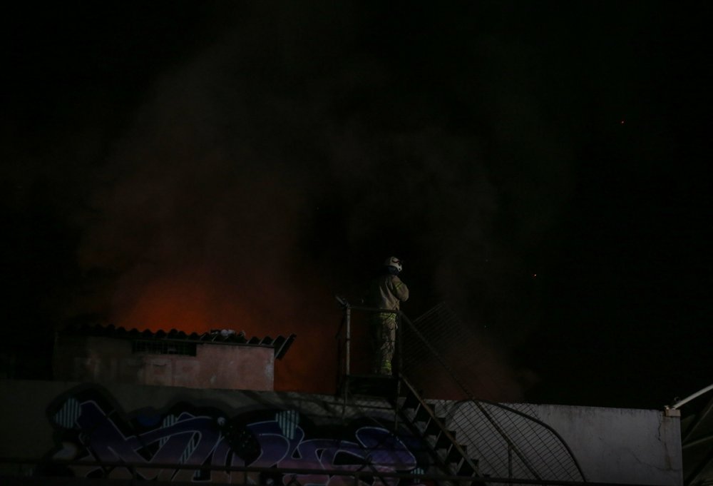 Zeytinburnu'nda çorap atölyesinde çıkan yangın hasara neden oldu