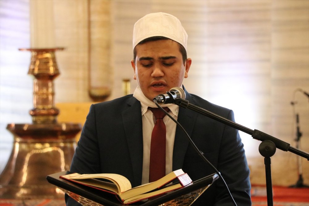 Öğrencilerden Selimiye Camisi'nde Mevlit Kandili programı