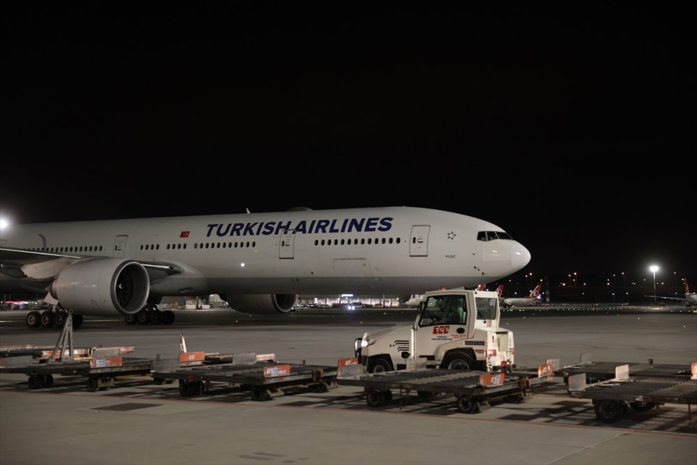 Çin'den sipariş edilen Kovid-19 aşılarının ikinci partisini taşıyan uçak Türkiye'ye geldi