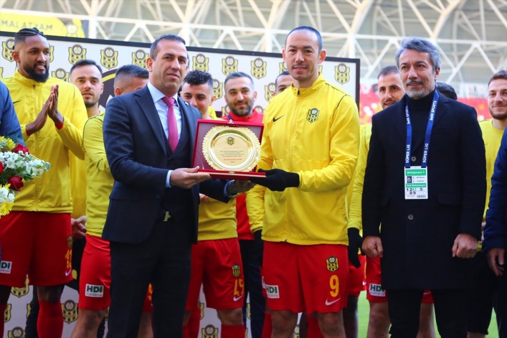 Yeni Malatyasporlu Umut Bulut, Süper Lig'de 504. maçına çıkarak tarihe geçti