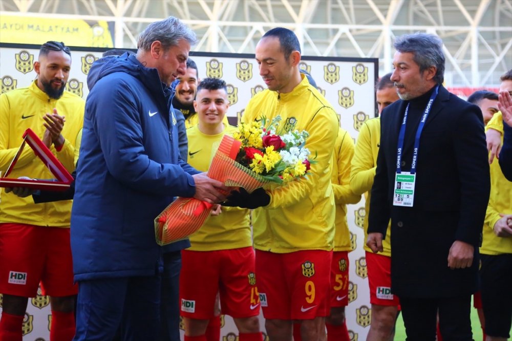 Yeni Malatyasporlu Umut Bulut, Süper Lig'de 504. maçına çıkarak tarihe geçti