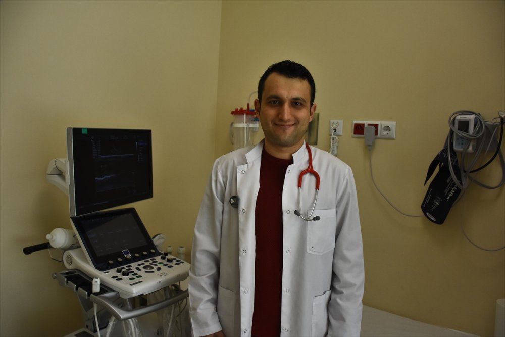 11 yaşındaki Hira'nın kalbindeki delik ameliyatsız yöntemle kapatıldı