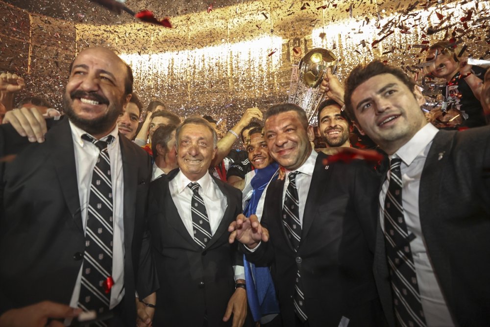 Beşiktaş şampiyonluk kupasını aldı