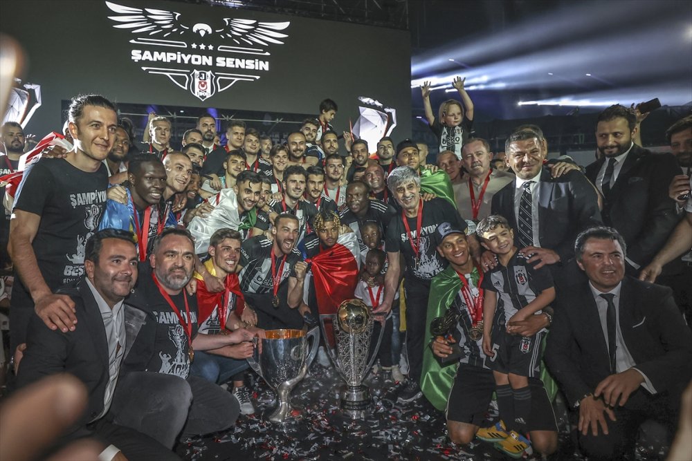 Beşiktaş şampiyonluk kupasını aldı