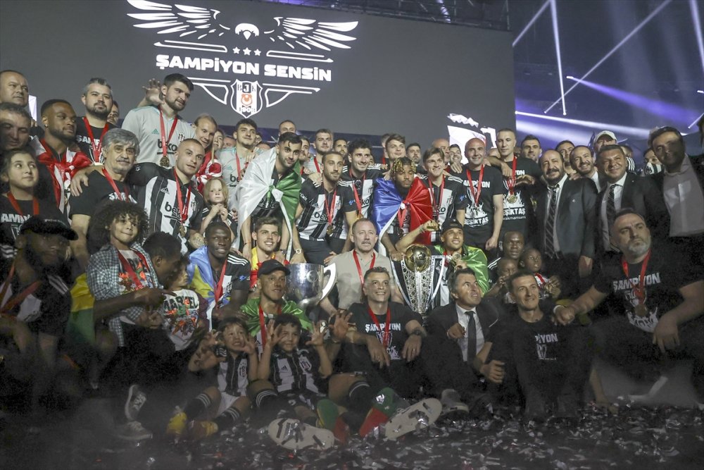 Beşiktaş şampiyonluk kupasını aldı