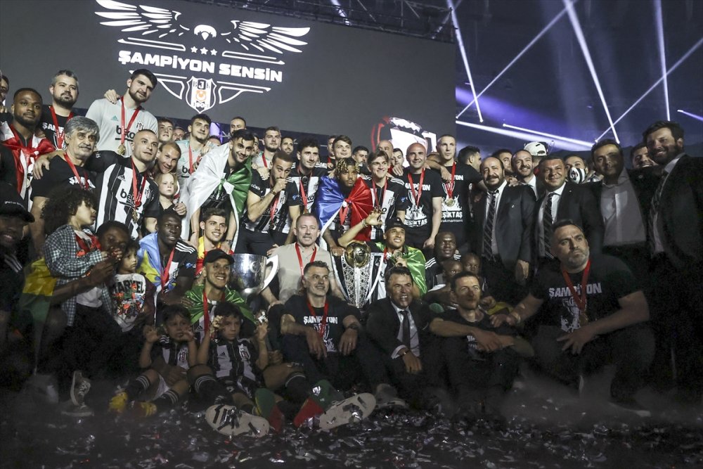 Beşiktaş şampiyonluk kupasını aldı