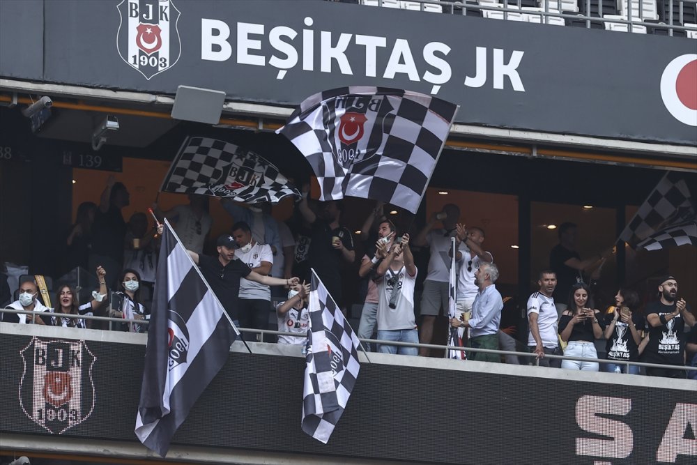 Beşiktaş şampiyonluk kupasını aldı