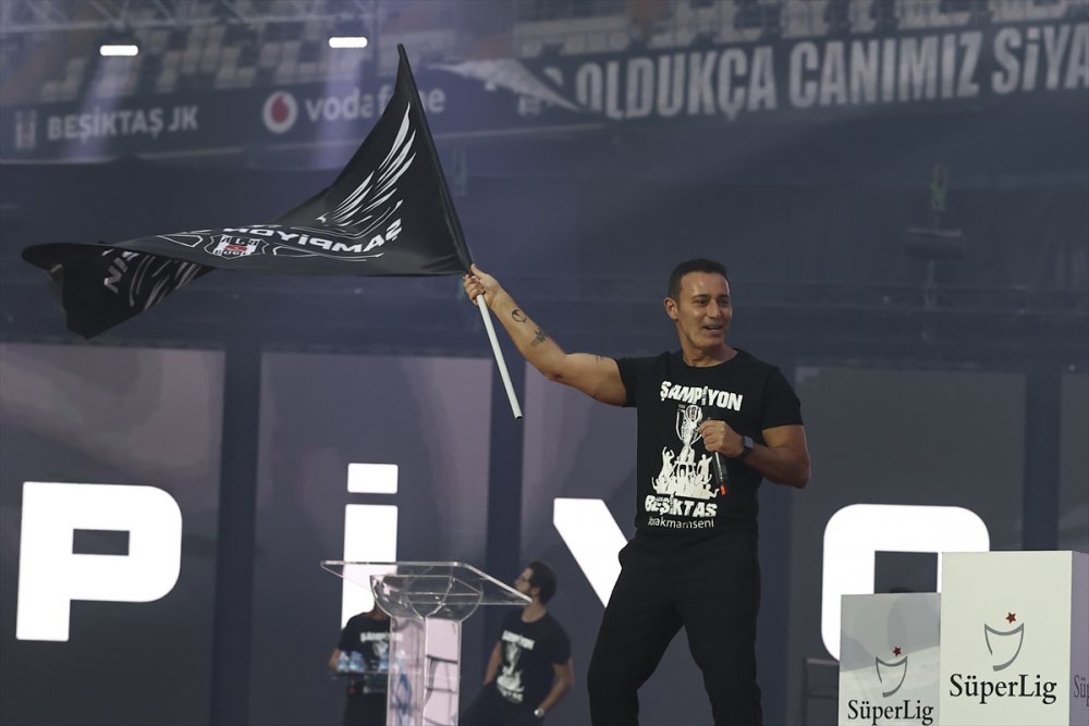 Beşiktaş şampiyonluk kupasını aldı