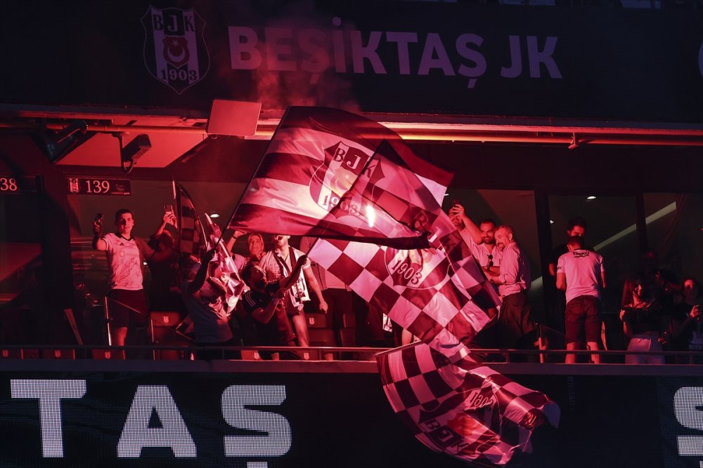 Beşiktaş şampiyonluk kupasını aldı