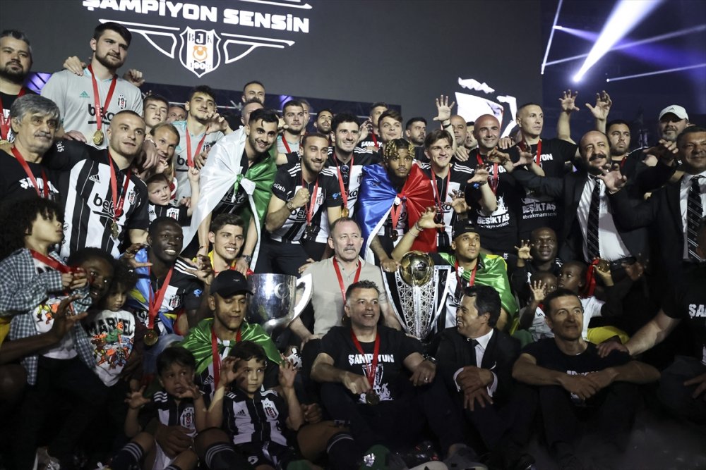 Beşiktaş şampiyonluk kupasını aldı