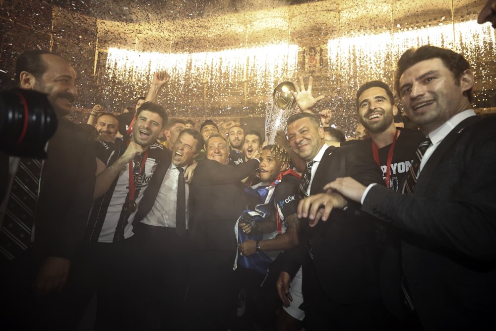 Beşiktaş şampiyonluk kupasını aldı
