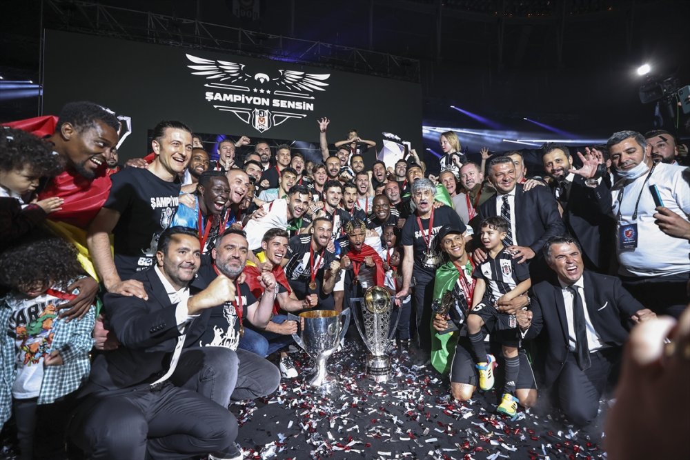 Beşiktaş şampiyonluk kupasını aldı