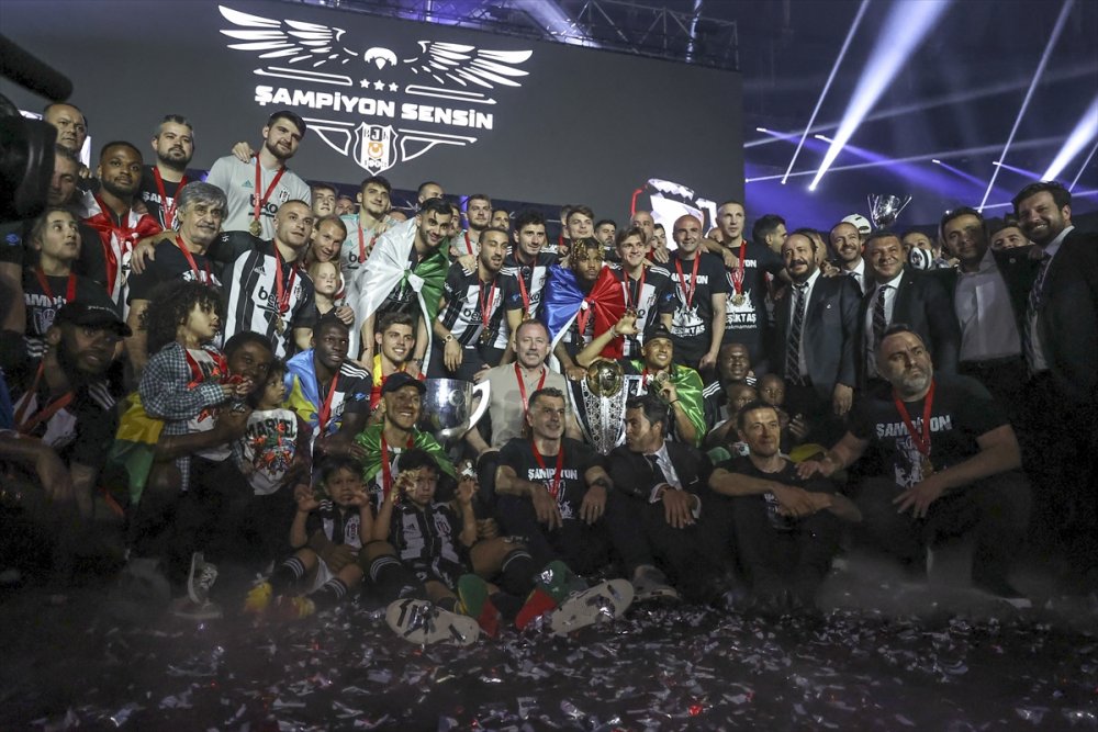 Beşiktaş şampiyonluk kupasını aldı