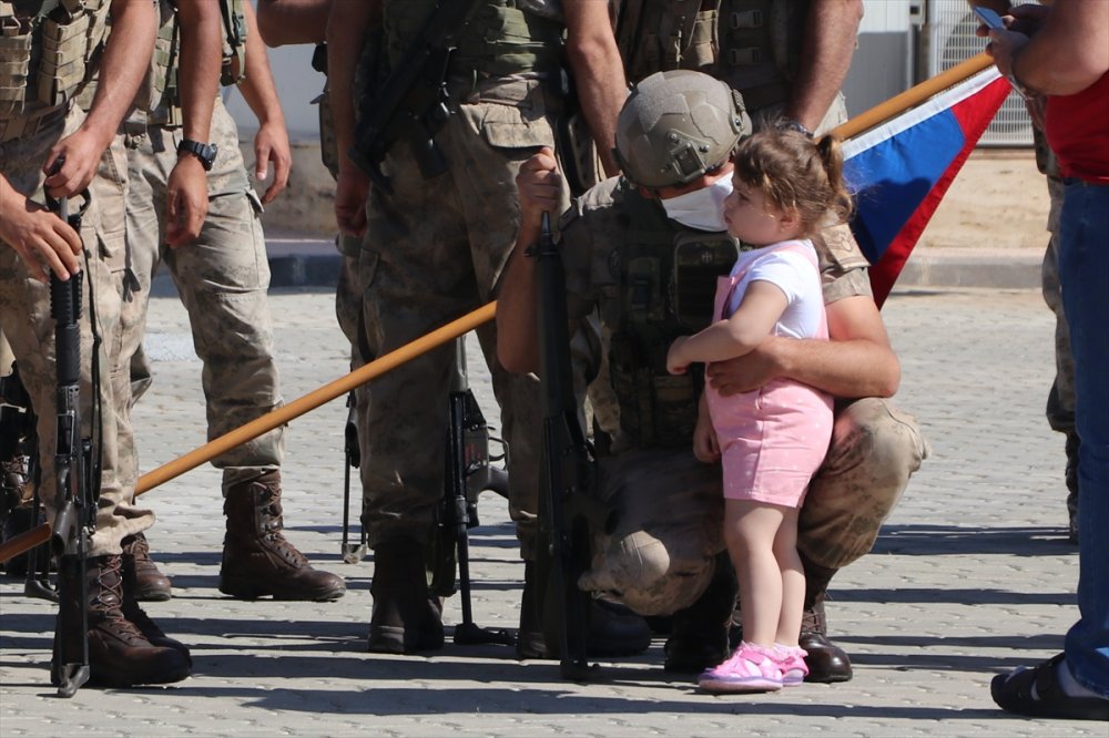 Gaziantep'te komandolar dualarla Suriye'ye uğurlandı