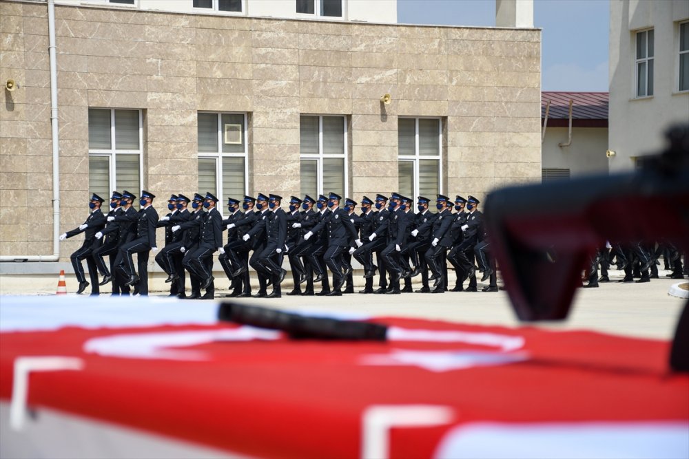 Adana'da polis adaylarının mezuniyet heyecanı