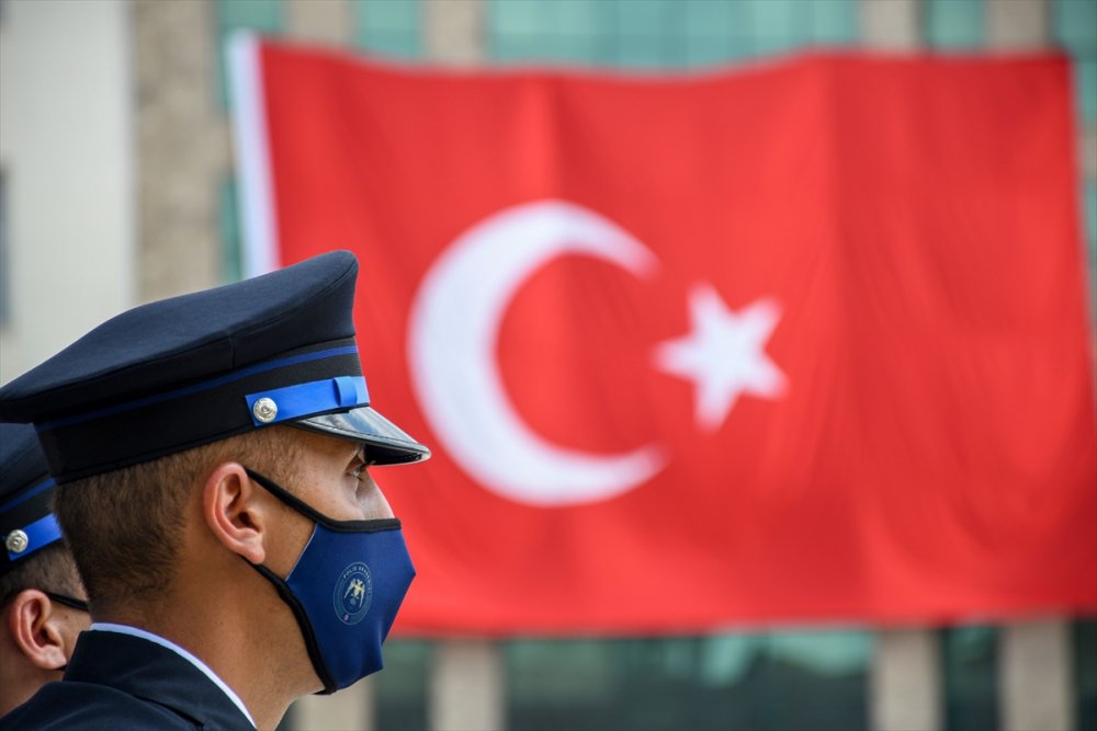 Adana'da polis adaylarının mezuniyet heyecanı