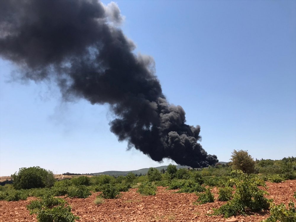 Gaziantep'te depoda çıkan yangına müdahale ediliyor