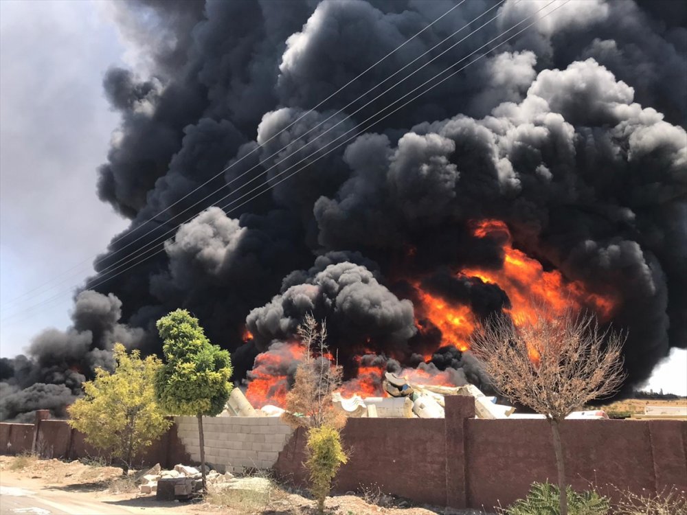 Gaziantep'te depoda çıkan yangına müdahale ediliyor