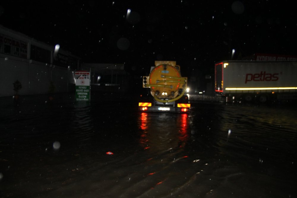 Samsun'da sağanak etkili oldu