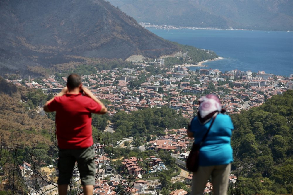 Marmaris'te havadan görüntülenen yanan alanlar yangının büyüklüğünü gözler önüne seriyor