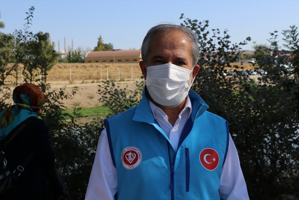 Edirne'de din görevlileri, öğrenci ve gönüllüler Tunca Nehri'nin çevresini temizledi