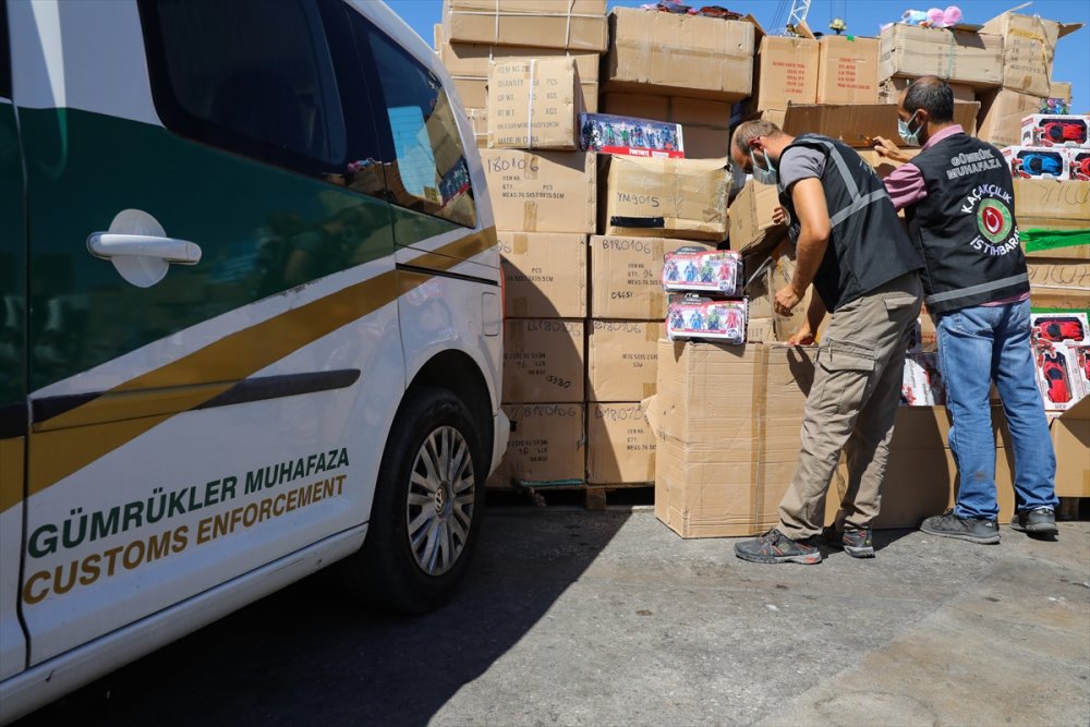 İzmir'de gümrük kaçağı 10 bin 330 oyuncak ele geçirildi