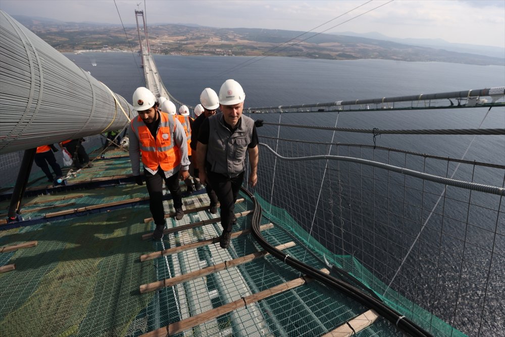 Bakan Karaismailoğlu, 1915 Çanakkale Köprüsü'nün "kedi yolu"ndan kıtalar arası geçişini tamamladı