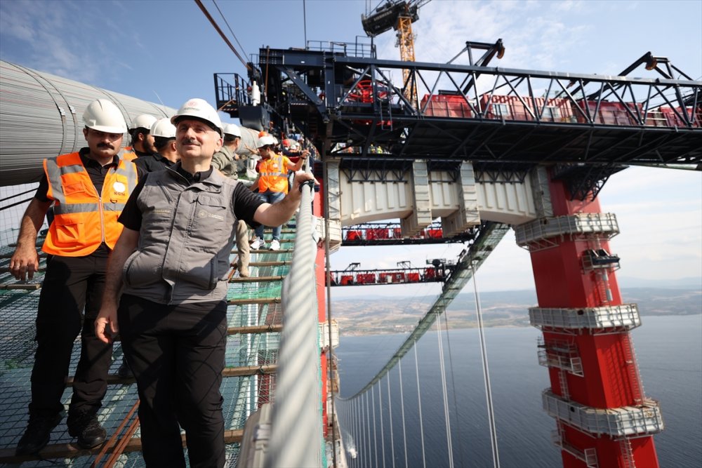 Bakan Karaismailoğlu, 1915 Çanakkale Köprüsü'nün "kedi yolu"ndan kıtalar arası geçişini tamamladı