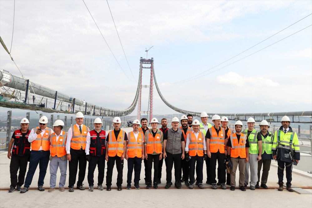 Bakan Karaismailoğlu, 1915 Çanakkale Köprüsü'nün "kedi yolu"ndan kıtalar arası geçişini tamamladı