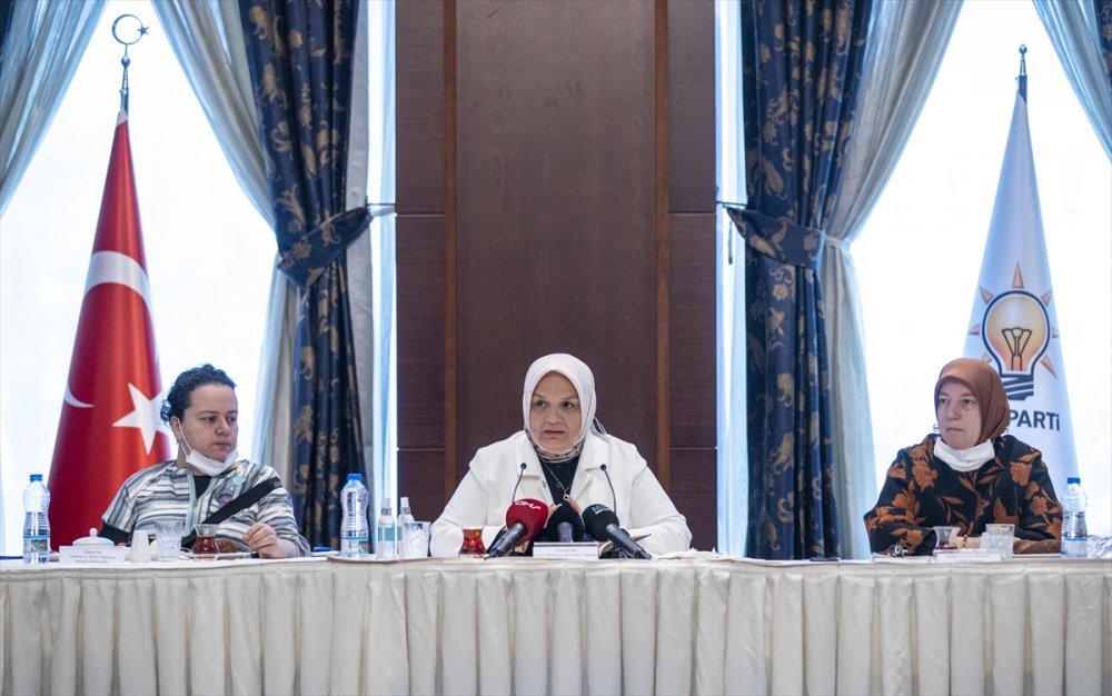AK Parti lise eğitimi almamış kadınlar için "Nerede kalmıştık" seferberliği başlatıyor