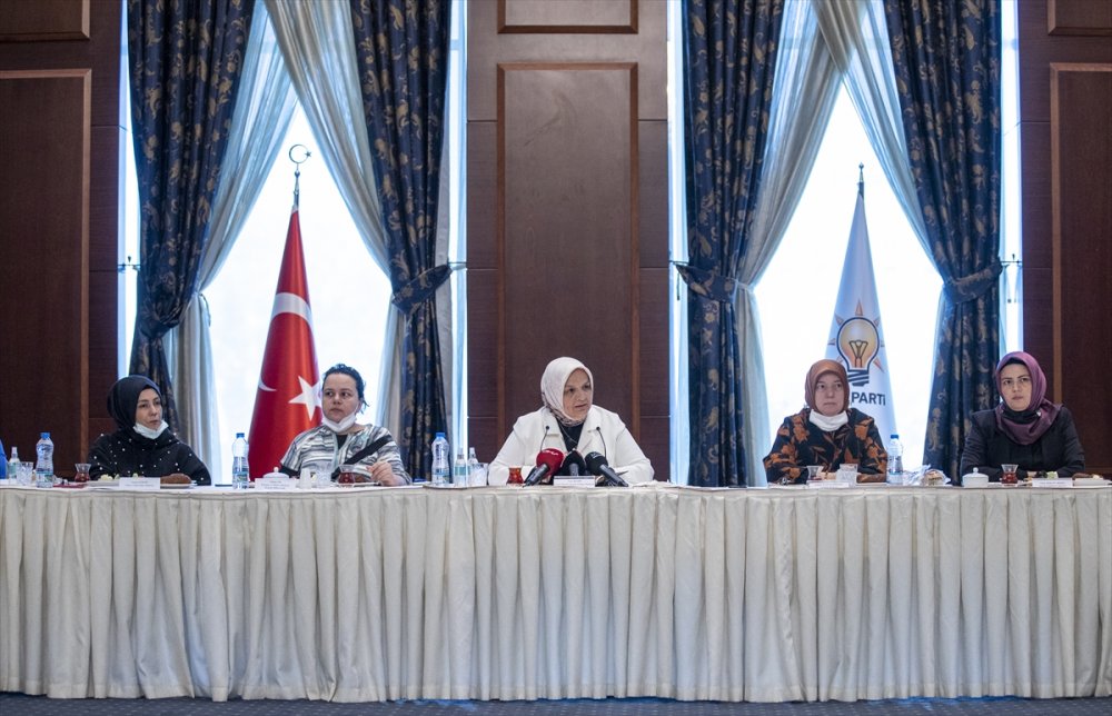 AK Parti lise eğitimi almamış kadınlar için "Nerede kalmıştık" seferberliği başlatıyor