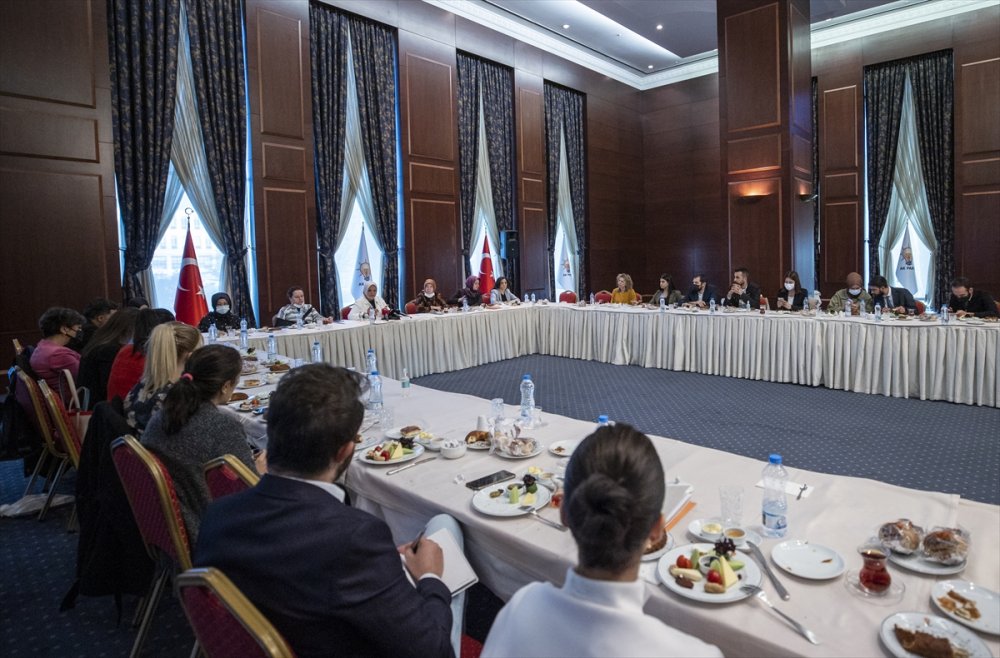 AK Parti lise eğitimi almamış kadınlar için "Nerede kalmıştık" seferberliği başlatıyor